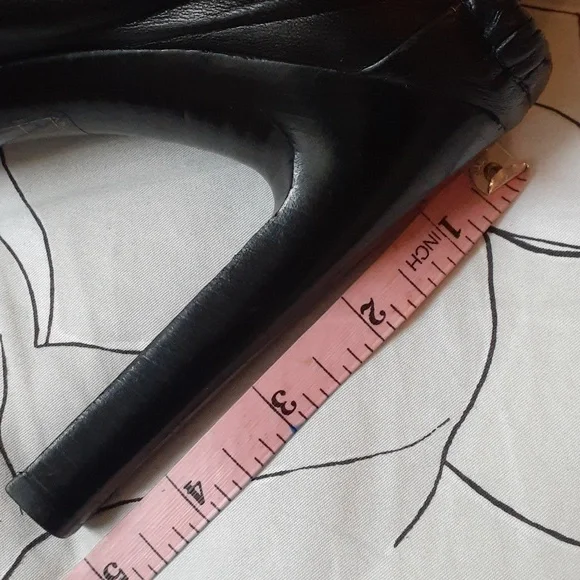 Gucci Black Leather Ankle Tie Booties 8 - Picture 13 of 15